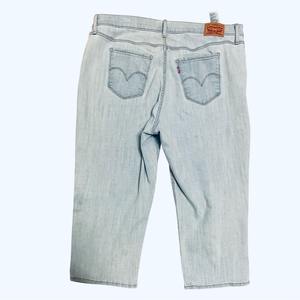 LEVI’S 18W PLUS SIZE- 👖Light Blue Cropped Women's Jeans